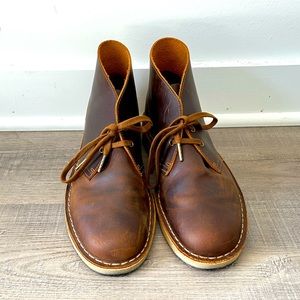 Barely worn Clarks boots. Excellent condition.